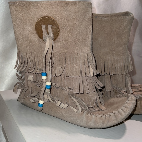 Steve Madden Apachee Natural Suede boots in size 6 - Picture 2 of 3